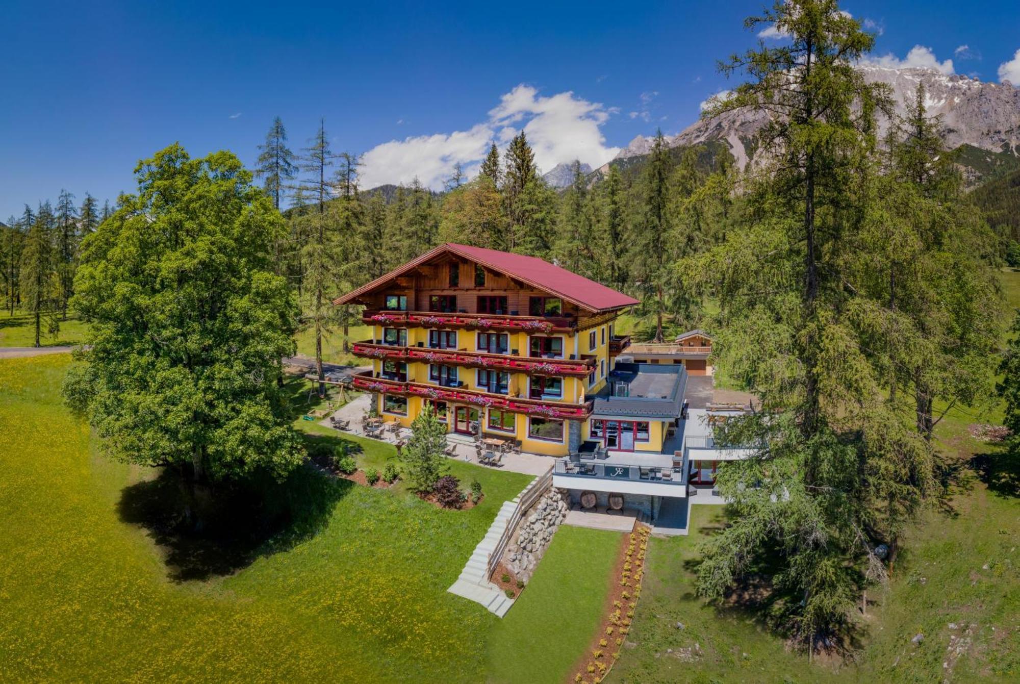 Hotel Roesslhof Ramsau am Dachstein Luaran gambar